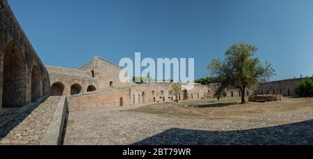 Niokastro, Neokastro oder New Navarino Pylos Festung in Pylos verschiedene Ansichten der dicken Mauern der Festung im Jahr 1573 gebaut Stockfoto