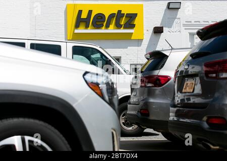 Ein Logo-Schild vor einer Hertz-Autovermietung in Silver Spring, Maryland am 23. Mai 2020. Stockfoto