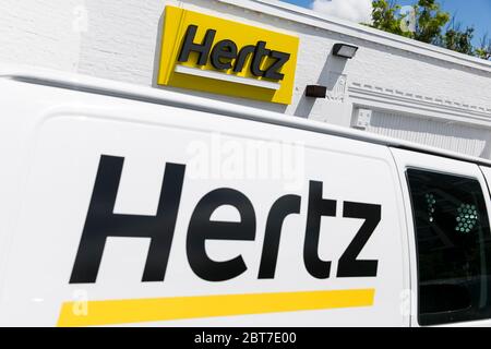 Ein Logo-Schild vor einer Hertz-Autovermietung in Silver Spring, Maryland am 23. Mai 2020. Stockfoto