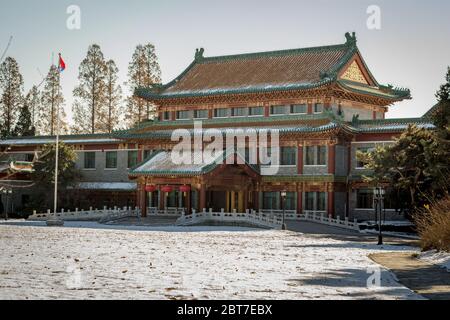 Peking / China - 26. November 2015: Diaoyutai State Guesthouse, chinesische Regierung Komplex von Gebäuden und Gärten verwendet, um Besucher vor unterzubringen Stockfoto