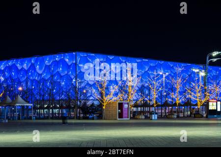 PEKING / CHINA - 7. Februar 2015: Nachtansicht des Pekinger Nationalen Aquatics Center (Water Cube) in Peking Olympic Park, Veranstaltungsort des Schwimm-Wettbewerb Stockfoto