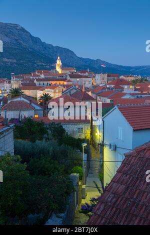 Blick auf Korcula Stadt in der Dämmerung, Korcula, Dalmatien, Kroatien, Europa Stockfoto