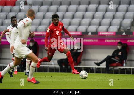 München, Deutschland. 23. Mai 2020. firo, Fußball: 23.05.2020 1.Bundesliga, Saison 19/20 2019/2020 27. Spieltag: FC BAYERN MÜNCHEN - EINTRACHT FRANKFURT Alphonso DAVIES, Single Action Quelle: dpa/Alamy Live News Stockfoto