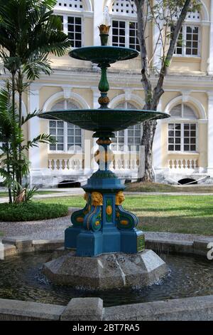 Koh Seang Tat Gedenkwasserbrunnen aus dem Jahr 1883 auf der Light Street neben dem Rathaus in George Town Stockfoto