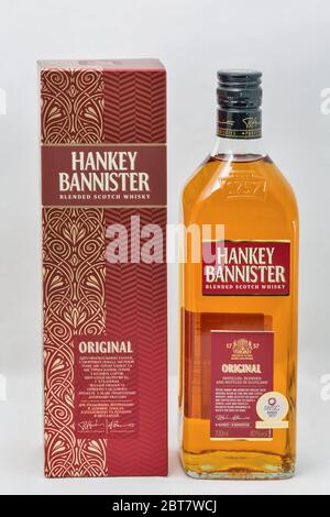 KIEW, UKRAINE - 25. DEZEMBER 2018: Hankey Banister Blended Scotch Whisky Flasche und Box Nahaufnahme. Hankey Banister wird aus Lowland Grains und gemischt Stockfoto