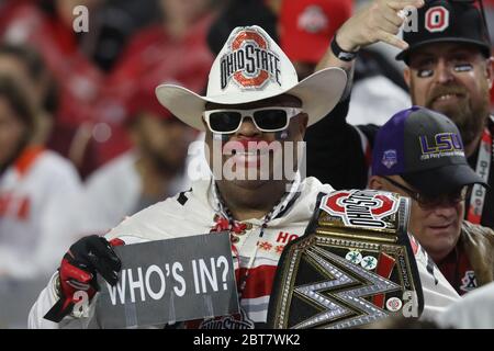 Leidenschaftlicher Ohio State Buckeye Fußballfan beim Halbfinale-Fußballspiel College Football Playoff 2019 im Fiesta Bowl in Phoenix, Arizona. Stockfoto