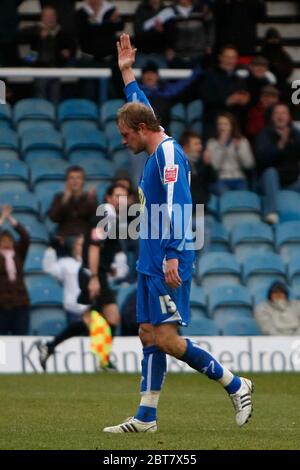 LONDON, Großbritannien MÄRZ 29: Scott Rendell von Peterborough feiert sein 2. Und Peterboroughs 4. Tor während der Coca Cola League Two zwischen Peterborough Stockfoto