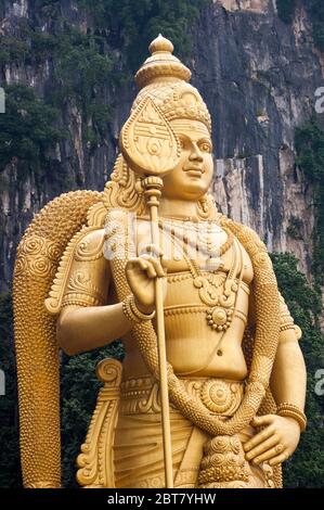 Statue von Kartikeya oder Murugan in den Batu Höhlen, Malaysia Stockfoto