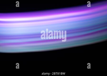 Mehrfarbige bunte Neonlicht Malerei Fotografie, lange Belichtung, Wellen und Wellen vor dem Hintergrund Stockfoto