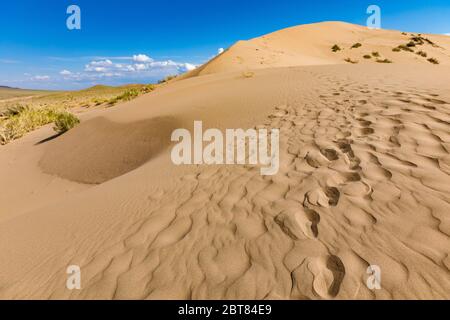 Schöner Sand Düne blauer Himmel in sonnigen Tag Stockfoto