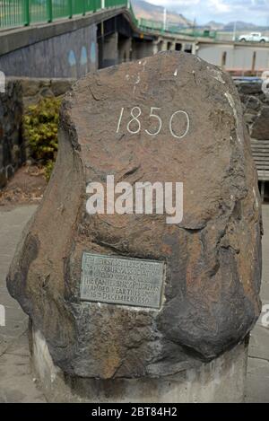 Pilgrim Rock, ein Denkmal für die ursprünglichen Canterbury-Pilger, die sich im Dezember 1850 in Christchurch, Neuseeland, im Lyttleton Harbour, Neuseeland niederließen Stockfoto