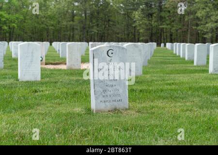 Riverhead, NY - 23. Mai 2020: Blick auf den Calverton National Cemetery für Veteranen während des Memorial Day Wochenendes inmitten der COVID-19 Pandemie in Long Island Stockfoto