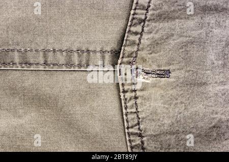 Bekleidung stonewashed Baumwollgewebe Textur mit Nieten, Schnallen, Knöpfe und Nieten, Makro Stockfoto