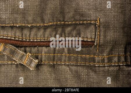 Bekleidung stonewashed Baumwollgewebe Textur mit Nieten, Schnallen, Knöpfe und Nieten, Makro Stockfoto
