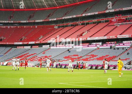 München, Deutschland, 23. Mai 2020, Allianz Arena Hauptnennung beim Spiel 1.Bundesliga FC BAYERN MÜNCHEN - EINTRACHT FRANKFURT 5-2 in der Saison 2019/2020 am 27.Spieltag. © Peter Schatz / Pool / Alamy Live News - DFL-BESTIMMUNGEN VERBIETEN DIE VERWENDUNG VON FOTOS als BILDSEQUENZEN und/oder QUASI-VIDEO - Nationale und internationale Nachrichtenagenturen DÜRFEN NUR redaktionell verwendet werden Stockfoto