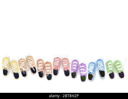 Bunte, helle Sneaker auf weißem Hintergrund. Stockfoto