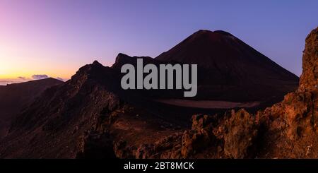 Ein Panoramabild des Mt. Ngauruhoe im Tongariro National Park, Neuseeland Stockfoto