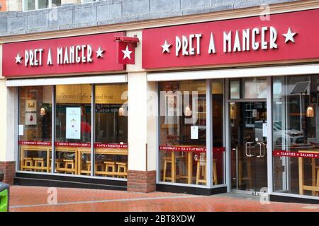 Geschlossen Pret ein Manger Outlet in Broad Street während Coronavirus Sperrung, Reading, UK Stockfoto