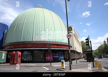 London, Großbritannien. Mai 2020. Tag Sixty One of Lockdown, in London. Madame Tussauds bleibt geschlossen. Obwohl die Sperrung teilweise angehoben wurde, gibt es immer noch viele Geschäfte, die geschlossen bleiben müssen, einschließlich Friseursalons und Friseursalons, aber mehr Menschen scheinen auf der Straße und auf dem Land unterwegs zu sein. COVID-19 Coronavirus Lockdown, London, Großbritannien, am 23. Mai 2020 Credit: Paul Marriott/Alamy Live News Stockfoto