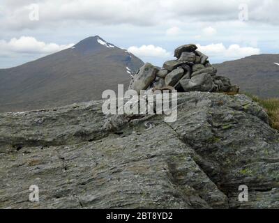 Der schottische Berg Munro 'Ben Lui' vom Stonhaufen auf dem Gipfel des Corbett 'aller an Fhudair' Glen Falloch, schottisches Hochland Schottland. Stockfoto