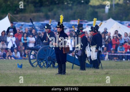 SAVAR, SCHWEDEN, AM 19. AUGUST 2009. Friedensfeier 1809 - 2009 in Savar, Schweden mit Militärtruppen. Nicht identifizierte Personen. Redaktionelle Verwendung! Stockfoto