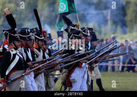 SAVAR, SCHWEDEN, AM 19. AUGUST 2009. Friedensfeier 1809 - 2009 in Savar, Schweden mit Militärtruppen. Nicht identifizierte Personen. Redaktionelle Verwendung! Stockfoto