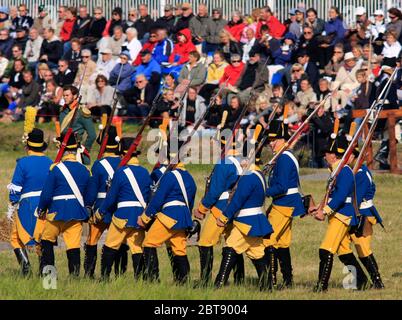 SAVAR, SCHWEDEN, AM 19. AUGUST 2009. Friedensfeier 1809 - 2009 in Savar, Schweden mit Militärtruppen. Nicht identifizierte Personen. Redaktionelle Verwendung! Stockfoto