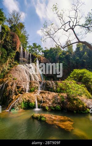 Dai Yem Wasserfall. Dies ist ein schöner Wasserfall im Moc Chau, Son La Provinz, Vietnam Stockfoto