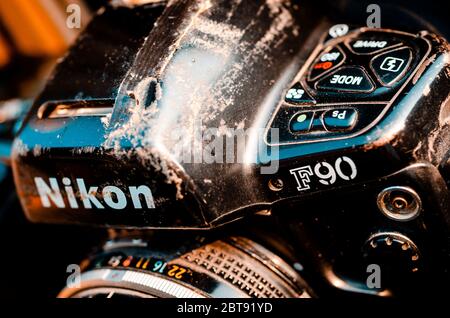 Nikon F90 Kleinbild-Spiegelreflexkamera, die 1992 auf den Markt kam und bis 2001 in Produktion blieb Stockfoto