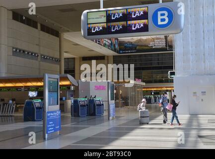 Culver City, Usa. Mai 2020. Tom Bradley International Terminal ist leer, da der Ausbruch des Coronavirus den Passagierverkehr am LAX am Samstag, den 23. Mai 2020, in Los Angeles nahezu zum Stillstand gebracht hat. Die Zahl der Flugreisenden ist nach mehreren Messgrößen im Zuge der Coronavirus-Pandemie um etwa 96 % gesunken. Foto von Jim Ruymen/UPI Quelle: UPI/Alamy Live News Stockfoto