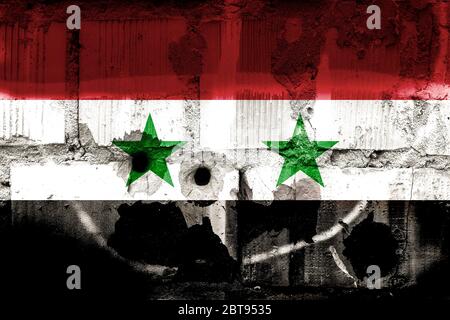 Syrien-Flagge an schmutziger Wand. Stockfoto