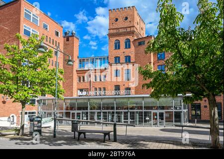 Kåkenhus ein altes Fabrikgebäude in der Industrielandschaft, das vom Campus Norrköping der Universität Linköping in Schweden genutzt wird Stockfoto