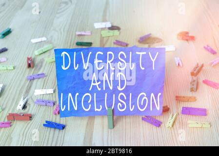 Hinweis zur Vielfalt und Integration. Das Geschäftskonzept für die Unterschiede in der Bandbreite umfasst das Geschlecht der Rasse Stockfoto