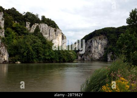 Donau zwischen Kelheim und Weltenburg im Herbst Stockfoto