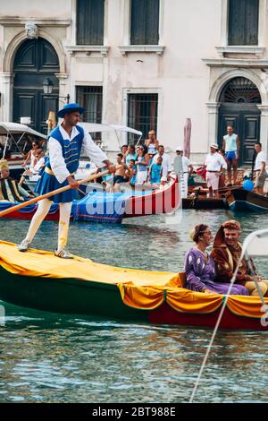 Venedig, Italien - 7. September 2008: Historische Schiffe geöffnet die Regata Storica findet jedes Jahr am ersten Sonntag im September. Stockfoto