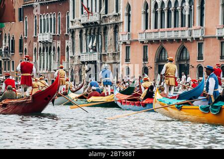 Venedig, Italien - 7. September 2008: Historische Schiffe geöffnet die Regata Storica findet jedes Jahr am ersten Sonntag im September. Stockfoto