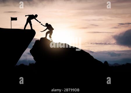 Erfolgreiche Silhouette von Teamwork, zuversichtlich und Gewinner oder Leistung in Business Freundschaft Konzept, zuversichtlich und Gewinner in Business People Team er Stockfoto