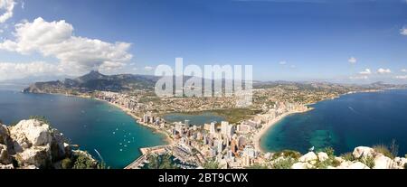 Spektakuläre Aussicht auf Calpe vom Gipfel des Peñón de Ifach Stockfoto