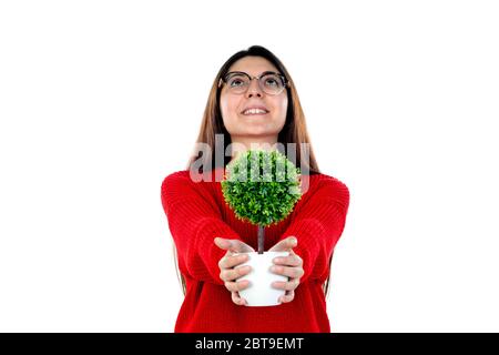 Junge Frau mit Brille und rotem Jersey isoliert auf weißem Hintergrund Stockfoto