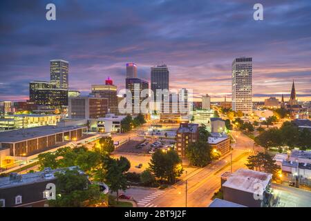 Tulsa, Oklahoma, USA Downtown Skyline der Stadt in der Dämmerung. Stockfoto