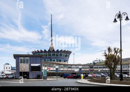 Das Sea Terminal Gebäude Fähre Passagiereinrichtung Verkehrsknotenpunkt und Parkplatz. Douglas, Isle of man, Britische Inseln Stockfoto