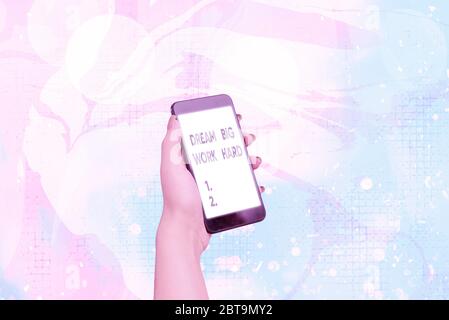 Text Zeichen anzeigen Dream Big arbeiten hart. Business foto Präsentation an sich glauben und die Träume und Ziele verfolgen Stockfoto