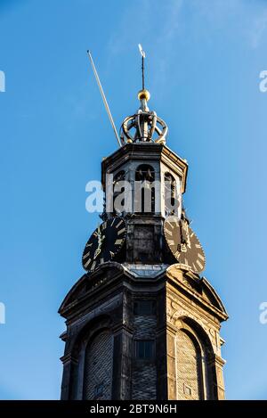 Glockenspiel des Munttoren (Mint Tower) oder Munt in Muntplein Platz, Amsterdam, Niederlande Stockfoto