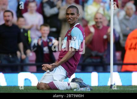 LONDON, Großbritannien APRIL 04: Junior Stanislas feiert das erste Tor von West Ham während der Premier League zwischen West Ham United und Sunderland in Boleyn Gr Stockfoto