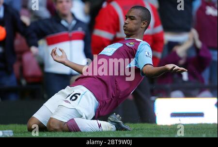 LONDON, Großbritannien APRIL 04: Junior Stanislas feiert das erste Tor von West Ham während der Premier League zwischen West Ham United und Sunderland in Boleyn Gr Stockfoto