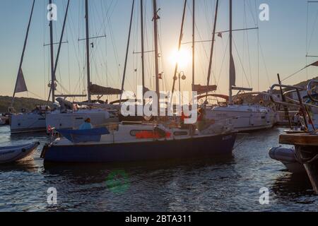 Hafen in Kaprije, Kroatien Stockfoto