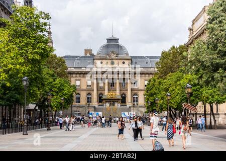 Das Palais de Justice, ehemals Palais de la Cite, befindet sich auf dem Boulevard du Palais auf der Ile de la Cite im Zentrum von Paris, Frankreich. Stockfoto