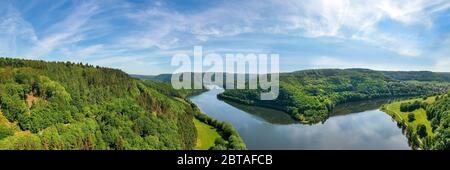 Luftpanorama vom Obersee, einem Stausee in der Eifel, Einruhr, Simmerath, Nordrhein-Westfalen, Deutschland. Stockfoto