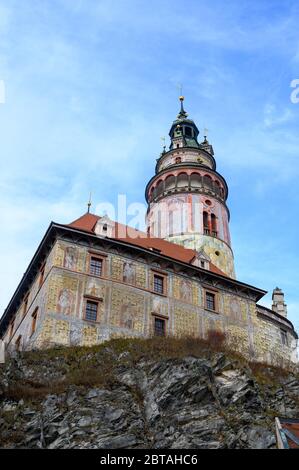 Burgturm Český Krumlov in der UNESCO-Weltkulturerbe-Stadt in der Region Südböhmen der Tschechischen Republik, Europa Stockfoto