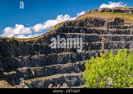 Ein drei Bilder HDR von Dry Rigg Quarry bei Helwith Bridge. Ein Steinbruch im Yorkshire Dales National Park, England. 21 Mai 2020 Stockfoto